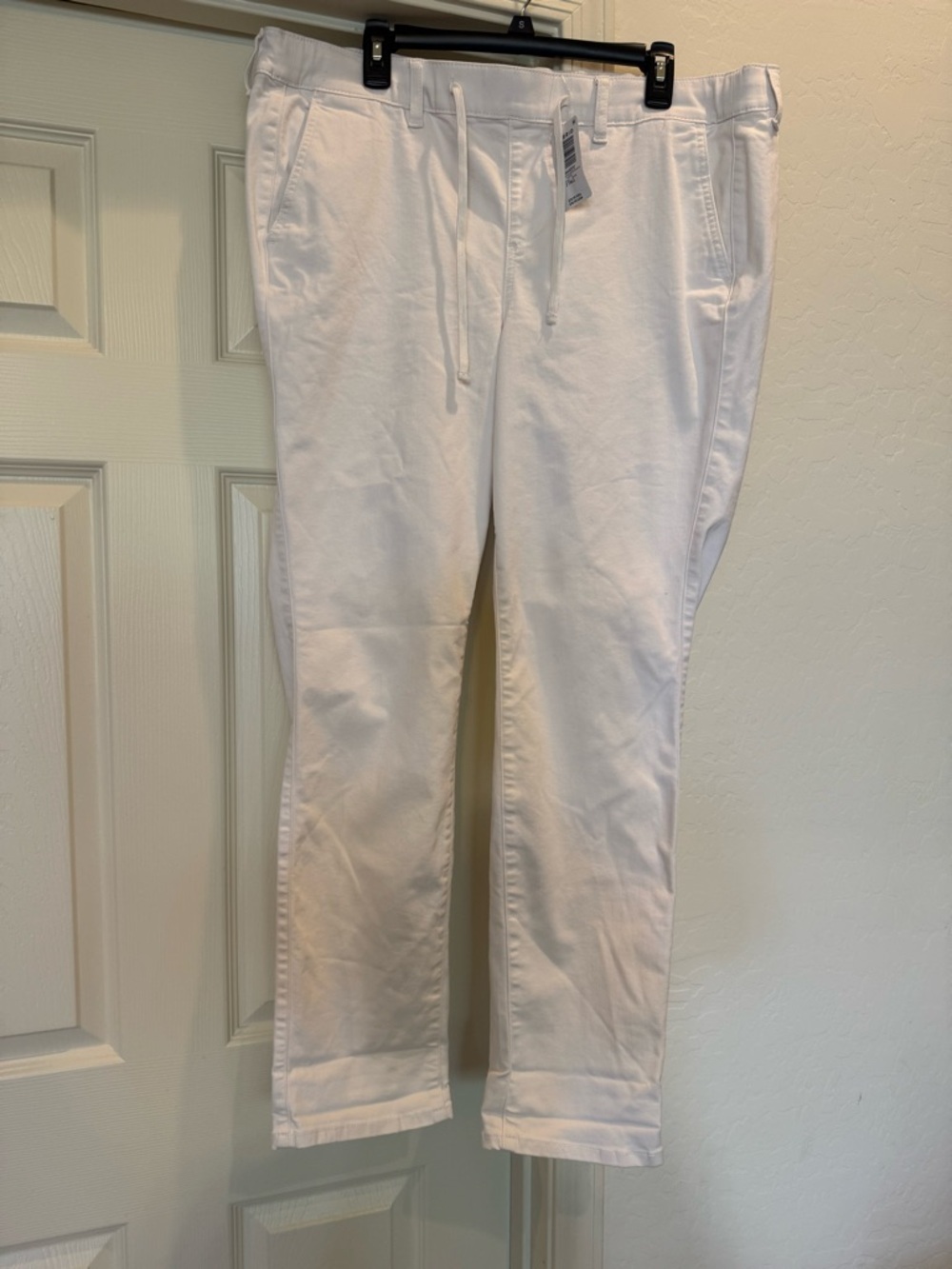 NWT TORRID White Weekend Boyfriend Mid-Rise Jean Plus Size 2 Tall. Summer party